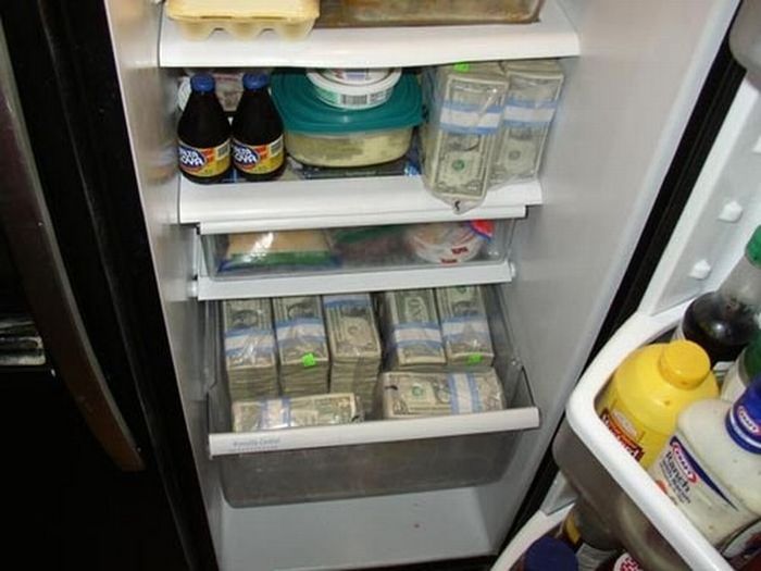 деньги в холодильнике
