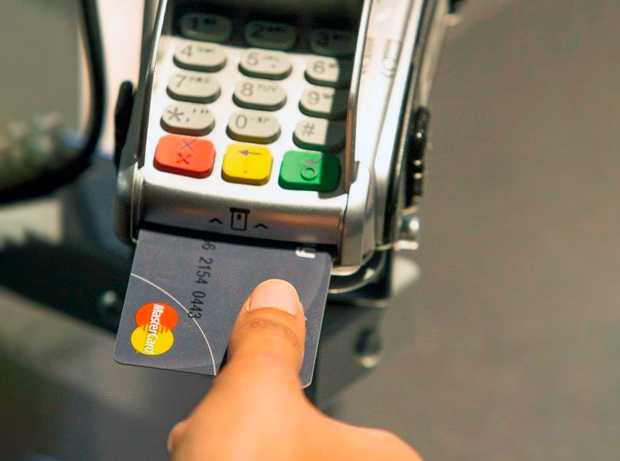 Mastercard карта со встроенным сканером отпечатка пальца