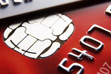 Беларусь полностью перешла на выпуск чиповых банковских карт
