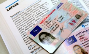 Идентификация вкладчиков по водительским правам незаконна – латвийский банк