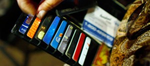 Как не потерять деньги при расчетах картой за рубежом