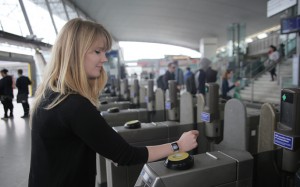 С Apple Pay проезд в метро Лондона бесплатный