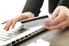ПриватБанк блокирует платежи владельцев карт в Portmone