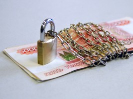 Российские банки ограничили выдачу наличных