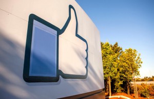 Facebook добавил кнопку для отправки пожертвований