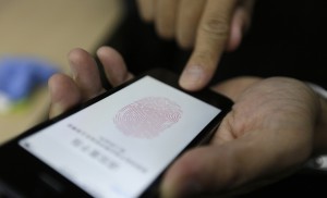 Отпечатки пальцев вместо паролей: удобно, но небезопасно