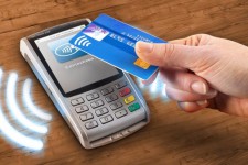 Великобритания поощряет бесконтактные платежи без PIN-кода