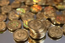 Ведущий британский банк разрешит платежи в Bitcoin