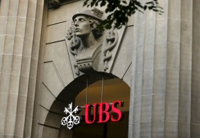 UBS и Credit Suisse опровергли закрытие счетов россиян