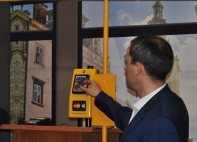 Следом за Киевом во Львове внедрят бесконтактную оплату в транспорте