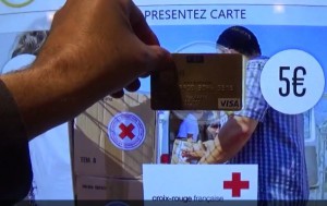 Французский банк тестирует витрины для бесконтактных платежей