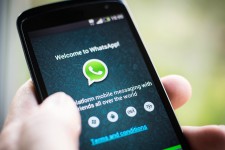 Мошенники похищают данные банковских карт через поддельные обновления для WhatsApp