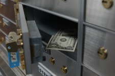 Украинцы снова кладут деньги на депозиты