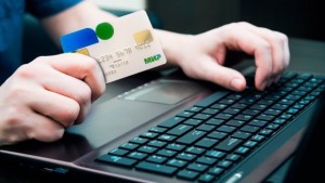 Всех торговцев в России обяжут принимать карты национальной платежной системы