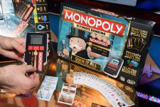 В настольной игре “Монополия” не будет наличных