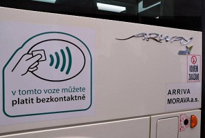 В транспорте Чехии можно расплатиться банковской картой