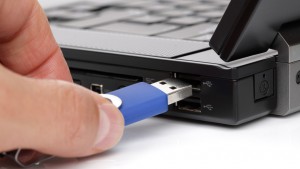 Новый троян распространяется по USB и крадет данные