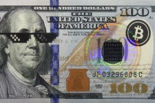 Банкноту $100 превратили в Bitcoin-кошелек