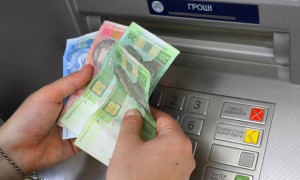 Один из крупнейших банков ввел ограничение на выдачу наличных