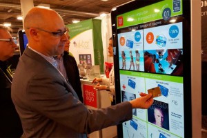 Производитель платежных терминалов внедряет платежи на больших экранах