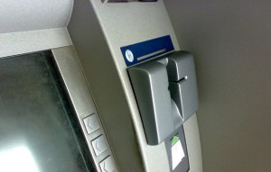 Мошенники используют в банкоматах новый вид “невидимых” скиммеров