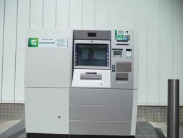 В Беларуси установили первый банкомат для водителей