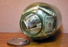 Эксперт рассказал, каким банкам можно доверять