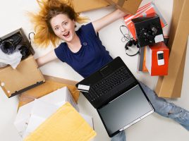 Люди впервые купили больше в Интернете, чем в магазинах