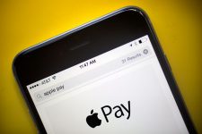 За использование Apple Pay доплачивают