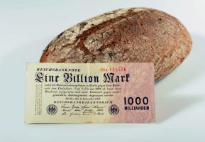 Когда деньги бесценны: самые фантастические деноминации в мире