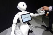 Робот по имени Pepper будет обслуживать клиентов банков