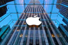 Apple дает “зеленый свет” кошелькам для криптовалют