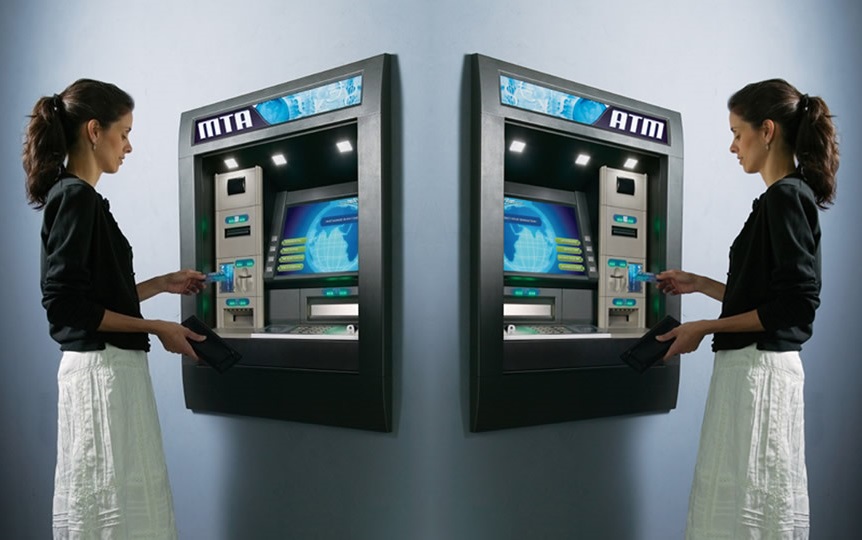 Как перевести деньги на карту через банкомат