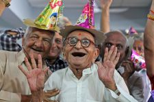 Счастье в деньгах: людей не радует долгожительство без денег