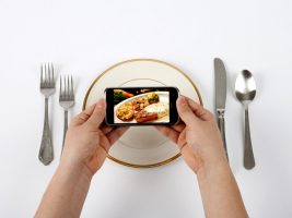 Пообедаем в Интернете: в Швеции новый тренд