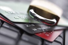 Опасный шоппинг: e-commerce стимулирует карточное мошенничество