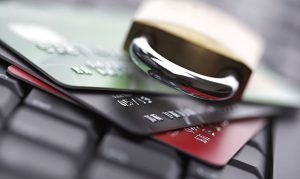 Опасный шоппинг: e-commerce стимулирует карточное мошенничество