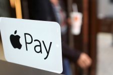 Опасные связи: крупный банк обвиняют в работе с Apple Pay