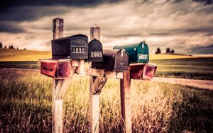 Почта или банкомат: где украинцы получают пенсии (инфографика)