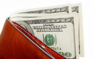 Сколько денег украинцы получают из-за границы – инфографика