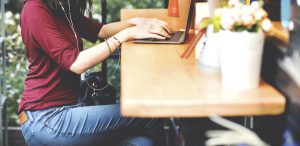 Повальный онлайн-шопинг: европейцы одеваются в Интернете