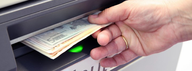 Як внести гроші на картку через банкомат?