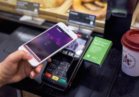 Стало известно, когда запустят Apple Pay в России