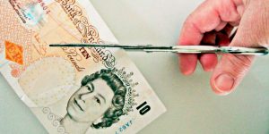 Бесконтакт впервые победил наличку в Великобритании