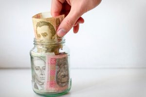 Украинцы снова несут деньги в банк: какие вклады пользуются спросом