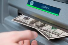 Комиссия за снятие наличных в банкоматах США выросла до рекордных показателей