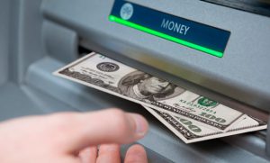 Комиссия за снятие наличных в банкоматах США выросла до рекордных показателей