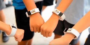 Школьники тестируют бесконтактные носимые устройства