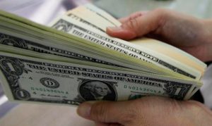 НБУ определил 20 банков, которым будет продавать валюту