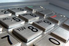 В Греции намерены ввести налог на снятие наличных в банкоматах